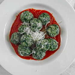 Malfatti Met Geroosterde Paprikasaus