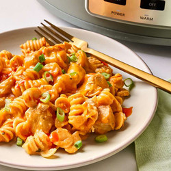 Crockpot Buffalo Chicken Mac N Cheese