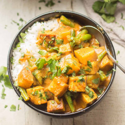 Vegan Yellow Curry With Potatoes &amp; Tofu