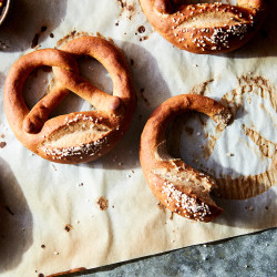 Rye Pretzels With Cheesy Beer Sauce