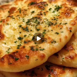 3-ingredient Cottage Cheese Garlic Flatbread