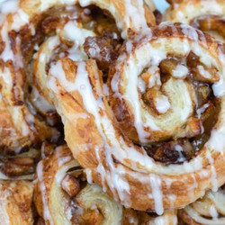 Puff Pastry Cinnamon Rolls With Apple