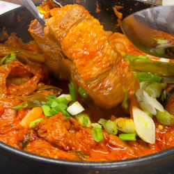 Kimchi Jjim, Braised Kimchi With Pork 김치찜