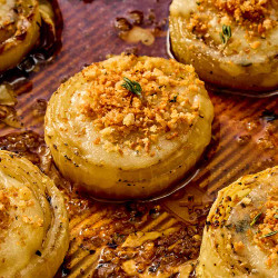 These Melting Onions Taste Like French Onion Soup