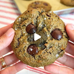 Date Sweetened Chocolate Chip Cookies