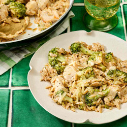 Cheesy One-pot Chicken-broccoli Orzo