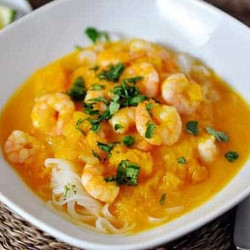 Butternut Squash And Coconut Curry Soup With Shrimp And Rice Noodles