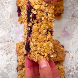 Berry Oat Bars