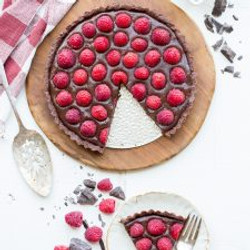Vegan No-bake Raspberry Chocolate Tart