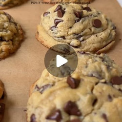 Nyc Style Thick Chocolate Chip Cookies