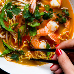 Aromatic Shrimp And Noodle Medicine Soup