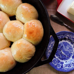 Racer Dinner Rolls