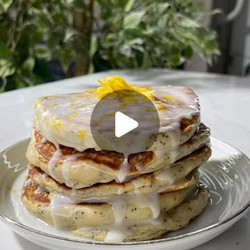 Lemon &amp; Poppyseed Pancakes