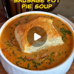 Cajun Chicken &amp; Sausage Pot Pie Soup
