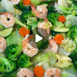 Stir-fried Veggies And Shrimp In White Sauce
