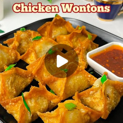 Chicken Wontons With Spicy Chilli Oil
