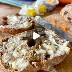 Carrot Cake Bagels With Greek Yoghurt