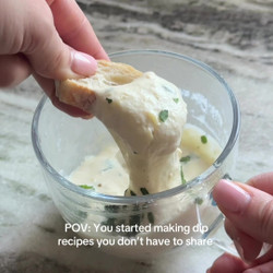 Cheesy Garlic Bread Dip