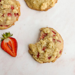 Strawberry Crumble Cookies
