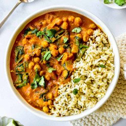 Easy Chickpea Spinach Curry With Coconut Milk