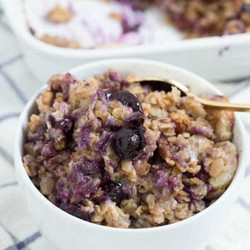 Banana Berry Crunch Baked Oatmeal