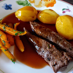 Lammfilet Mit Rotwein-rosmarin-sauce