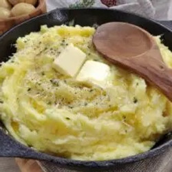 Garlic Cheddar Mashed Potatoes Recipe