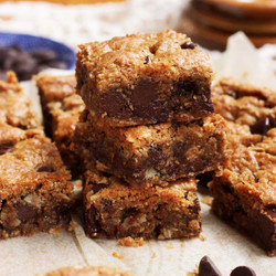 Gooey Almond Oatmeal Chocolate Chip Cookie Bars