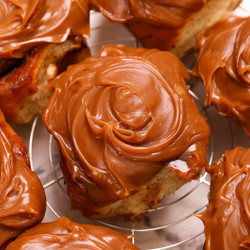 Cinnamon Buns Recipe With Caramel Cream
