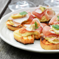Crostini Con Crema Di Carciofi