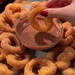 The Perfect Churros With Chocolate افضل تشوروز مقرمش