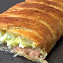 Krokant Bladerdeeg Met Zalm En Prei
