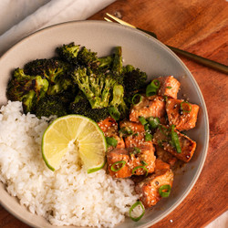 Miso Ginger Salmon Bite Bowls With Broccoli