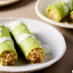 Pandan Crepes With Coconut Filling Kuih Dada Tony Tan