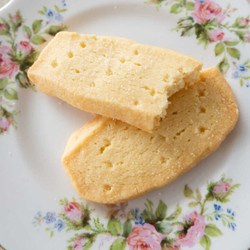 Shortbread Cookies {4 Ingredients}