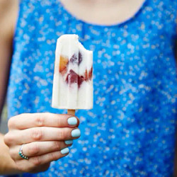 Peaches And Crema Paleta Pops