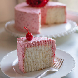 Angel Food Cake With Cherry Whipped Cream