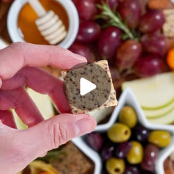 3 Ingredients Chia Crackers