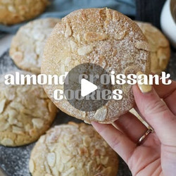 Almond Croissant Cookies