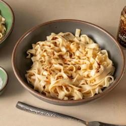 15-minute Creamy Garlic Crunch Noodles