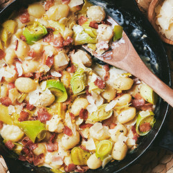 Skillet Gnocchi With Leeks And Bacon