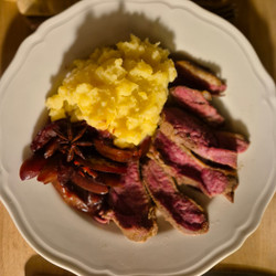 Ente mit würzigen Anis-Pflaumen