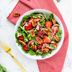 Strawberry Goat Cheese Salad With Pecans