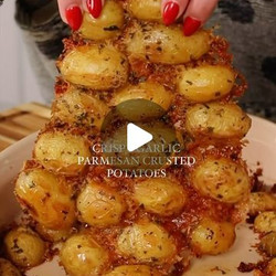 Crispy Garlic Parmesan Crusted Potatoes