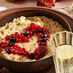 Vanille-Mandel-Porridge mit Waldbeeren