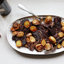 Boneless Flanken And Potatoes With Red Wine