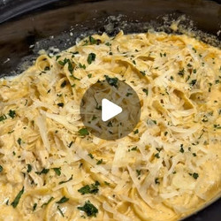 One Pot Crockpot Chicken Alfredo