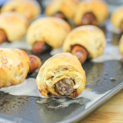 Cinnamon Roll Pigs In A Blanket