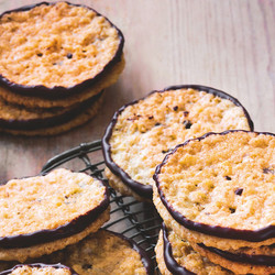 Swedish Oatmeal And Chocolate Cookies