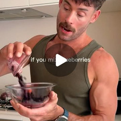 High-protein Blueberry Donut Holes